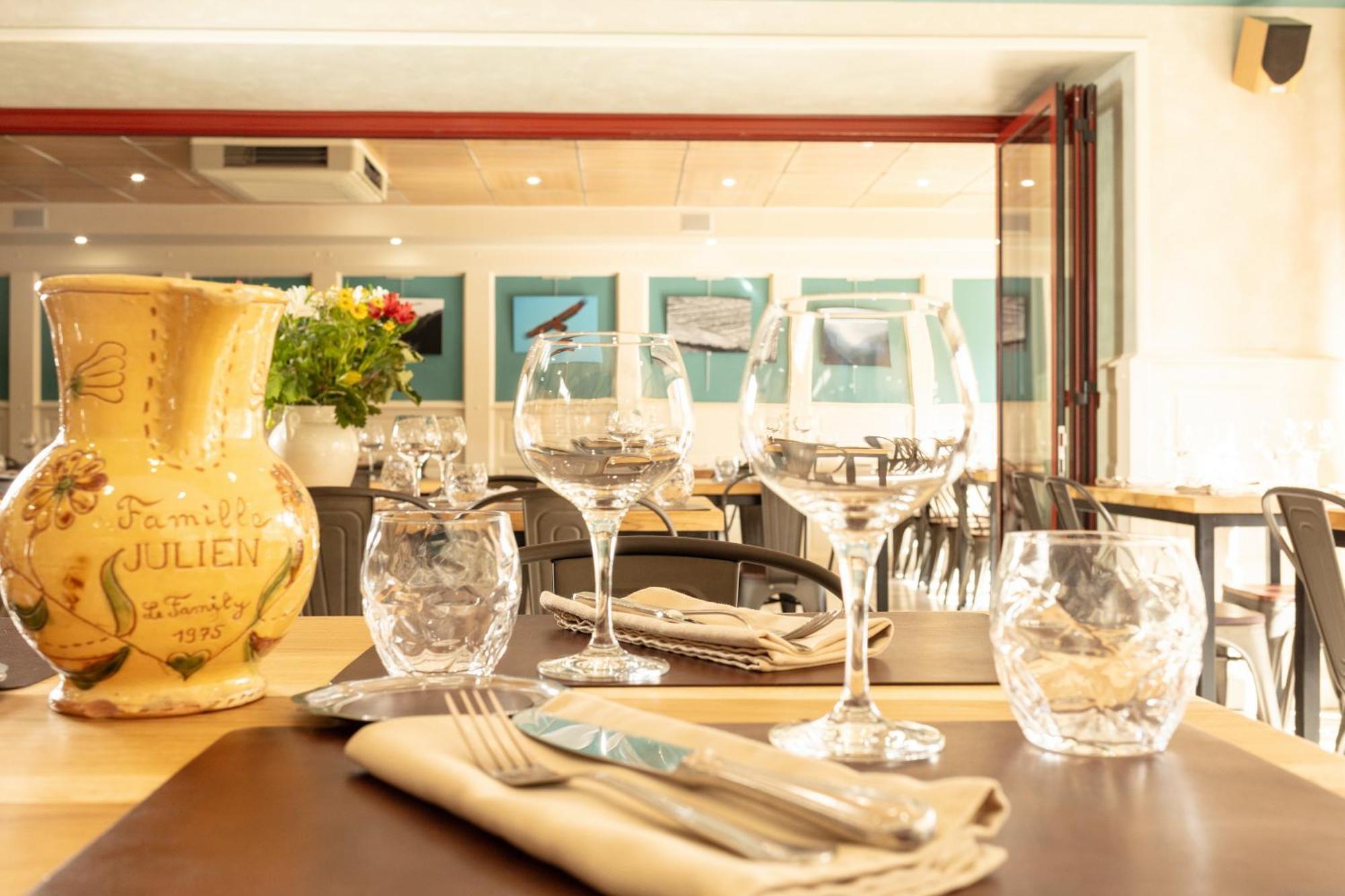Logis Hotel Restaurant Family & Spa Meyrueis Exterior photo
