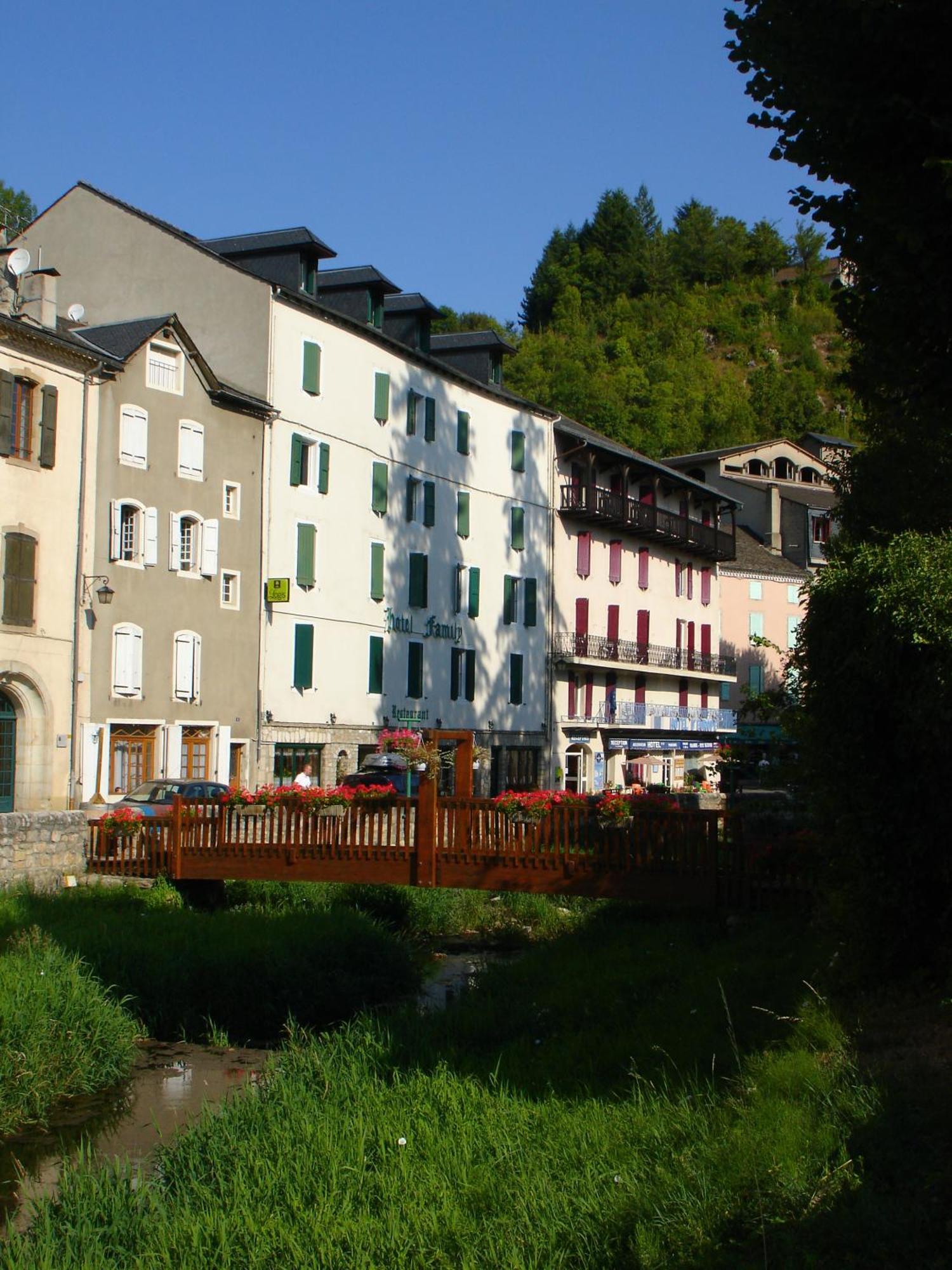 Logis Hotel Restaurant Family & Spa Meyrueis Exterior photo