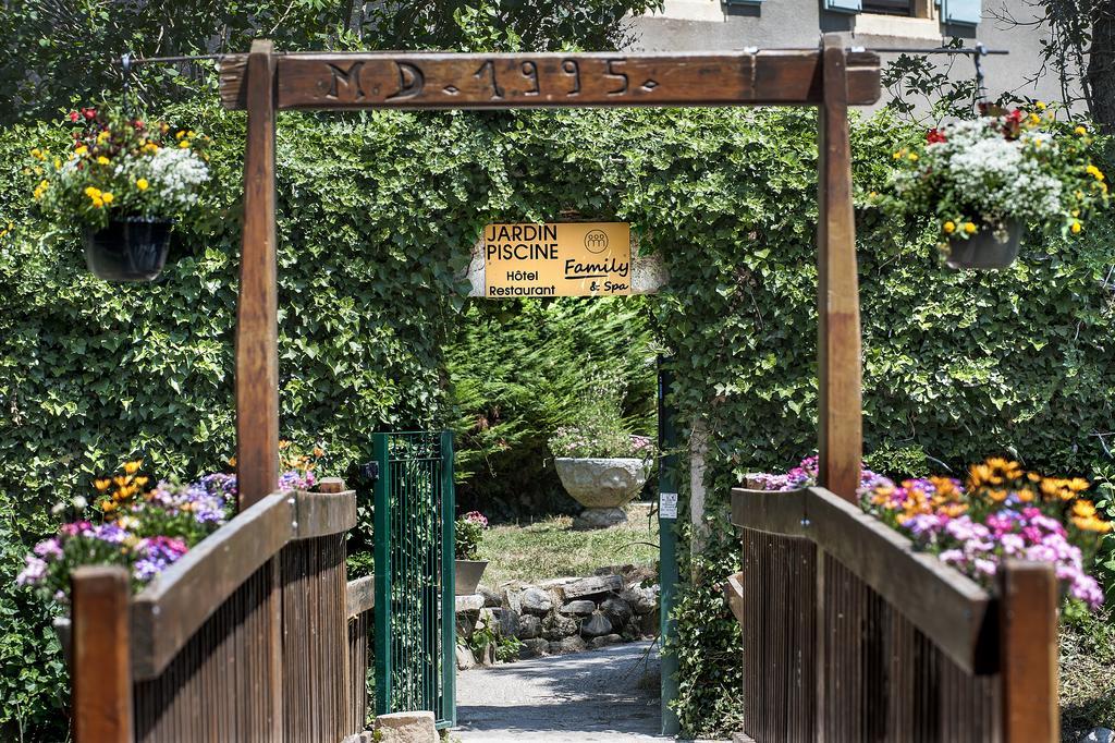 Logis Hotel Restaurant Family & Spa Meyrueis Exterior photo